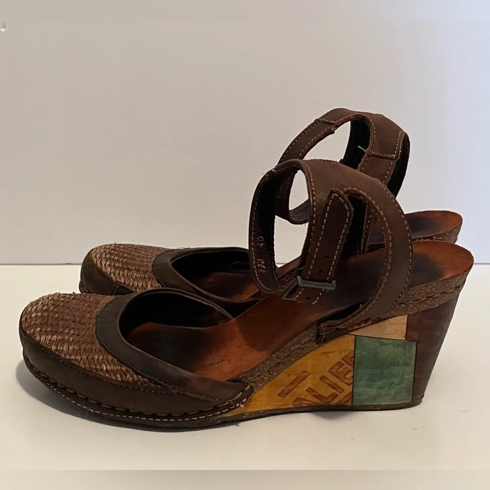 ART Women’s Brown Wedges